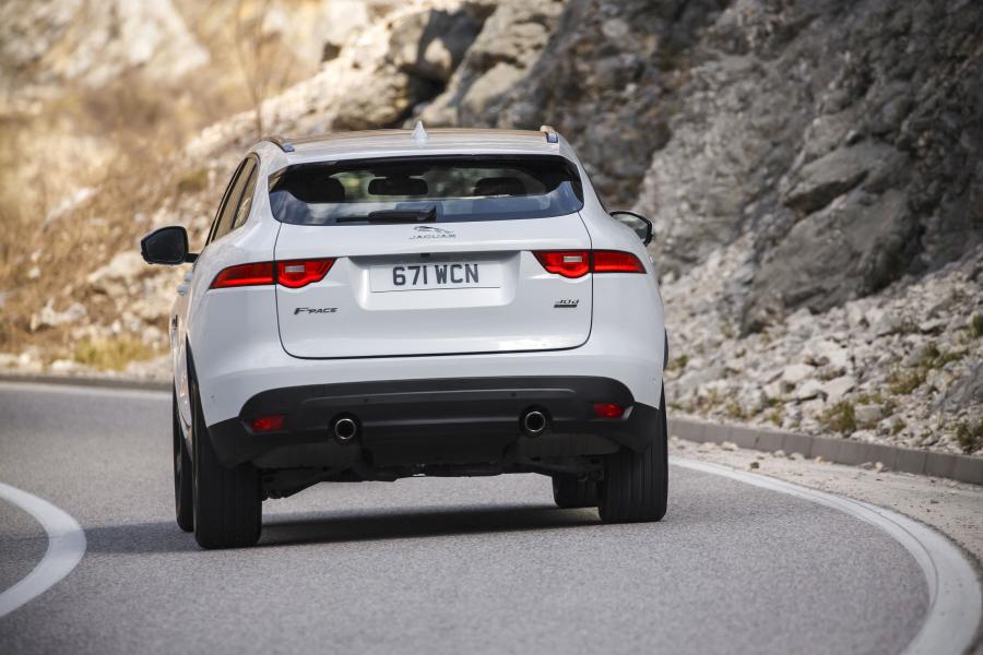  Jaguar F-Pace Portfolio 2016 года  (фото 12 из 31)